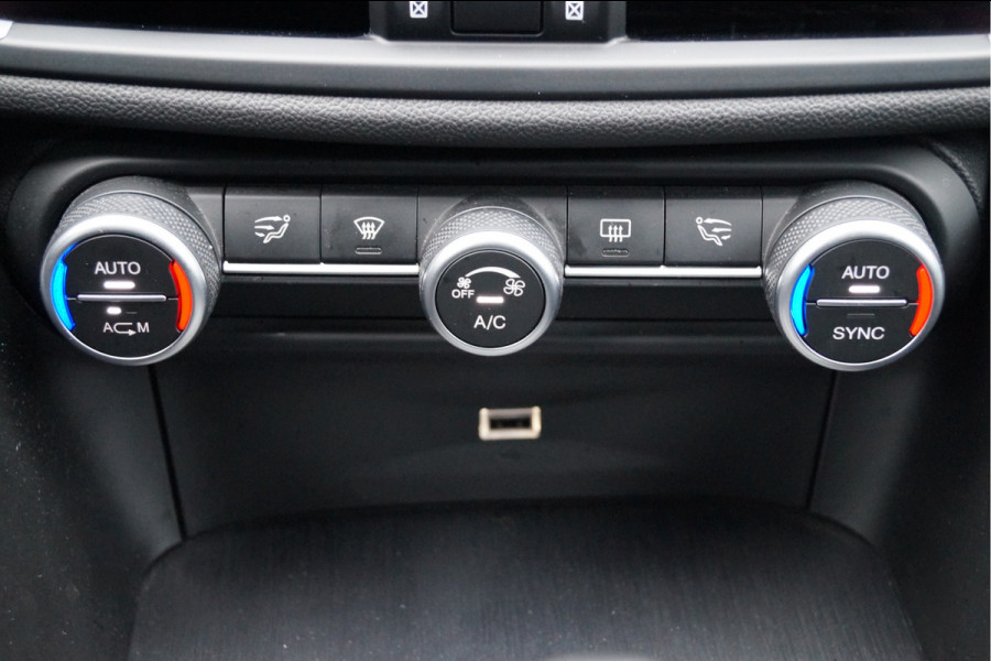 Alfa Romeo Giulia 2.0T Super│19'' LMV │Navi│Veloce look│CarPlay | Android Auto | PDC | Automaat