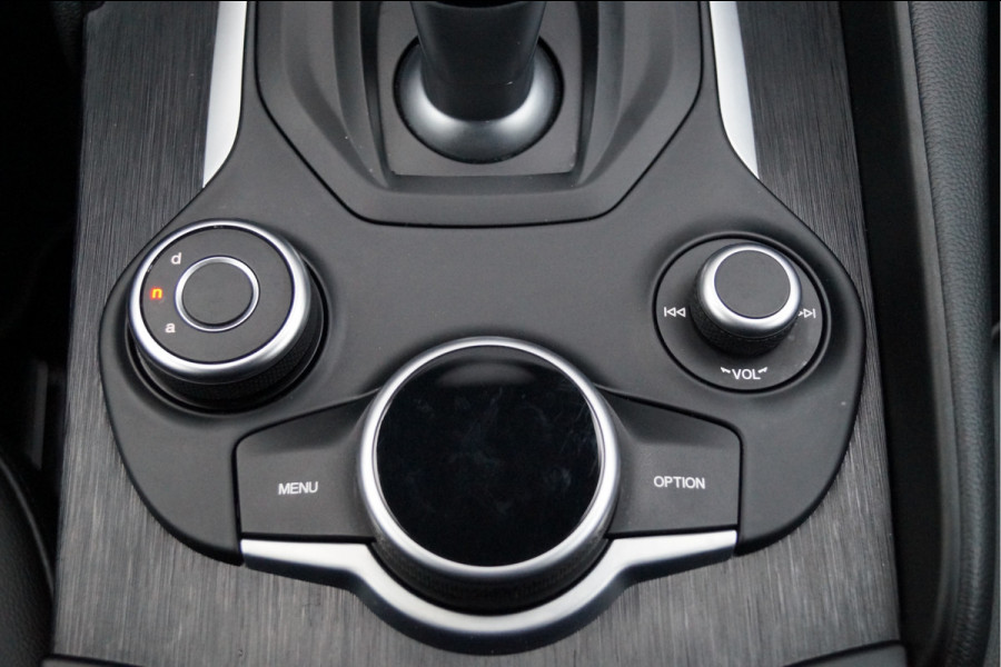 Alfa Romeo Giulia 2.0T Super│19'' LMV │Navi│Veloce look│CarPlay | Android Auto | PDC | Automaat