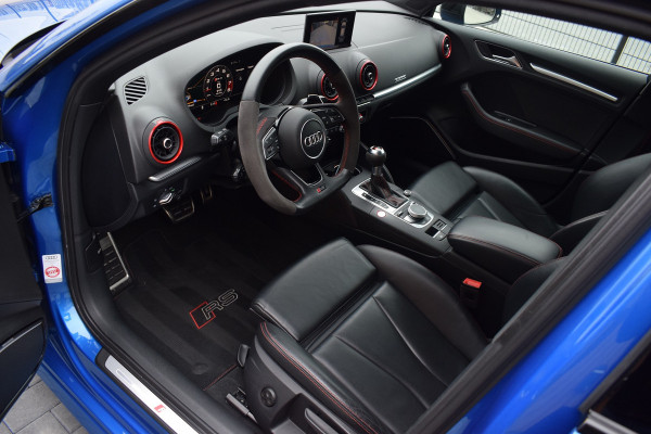 Audi RS3 Sportback 2.5 TFSI 400pk Quattro | Pano | Leer | B&O Audi RS3 Sportback 2.5 TFSI 400pk Quattro | Pano | Leer | B&O