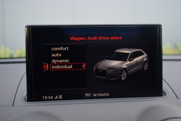 Audi RS3 Sportback 2.5 TFSI 400pk Quattro | Pano | Leer | B&O Audi RS3 Sportback 2.5 TFSI 400pk Quattro | Pano | Leer | B&O