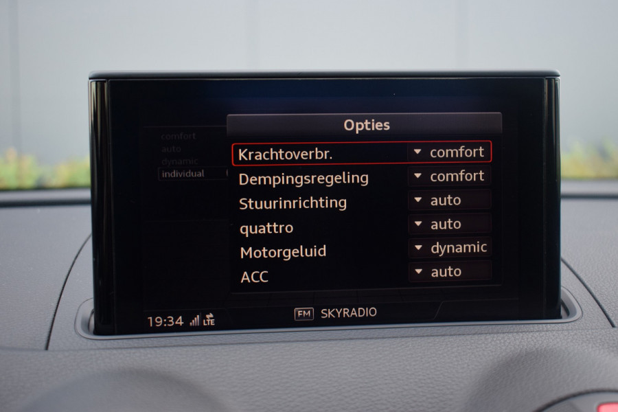 Audi RS3 Sportback 2.5 TFSI 400pk Quattro | Pano | Leer | B&O Audi RS3 Sportback 2.5 TFSI 400pk Quattro | Pano | Leer | B&O