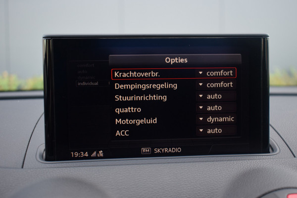 Audi RS3 Sportback 2.5 TFSI 400pk Quattro | Pano | Leer | B&O Audi RS3 Sportback 2.5 TFSI 400pk Quattro | Pano | Leer | B&O