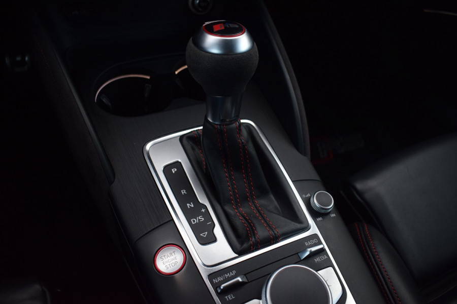 Audi RS3 Sportback 2.5 TFSI 400pk Quattro | Pano | Leer | B&O Audi RS3 Sportback 2.5 TFSI 400pk Quattro | Pano | Leer | B&O