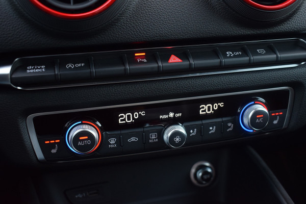 Audi RS3 Sportback 2.5 TFSI 400pk Quattro | Pano | Leer | B&O Audi RS3 Sportback 2.5 TFSI 400pk Quattro | Pano | Leer | B&O