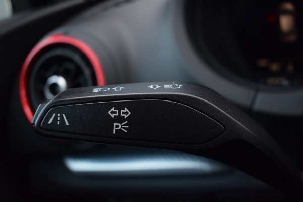 Audi RS3 Sportback 2.5 TFSI 400pk Quattro | Pano | Leer | B&O Audi RS3 Sportback 2.5 TFSI 400pk Quattro | Pano | Leer | B&O