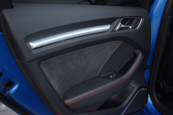 Audi RS3 Sportback 2.5 TFSI 400pk Quattro | Pano | Leer | B&O Audi RS3 Sportback 2.5 TFSI 400pk Quattro | Pano | Leer | B&O