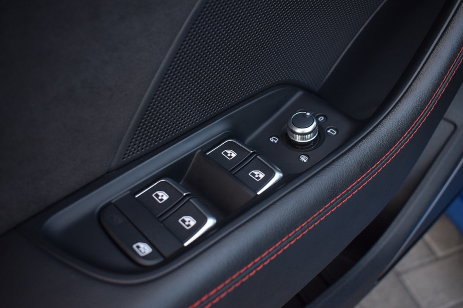 Audi RS3 Sportback 2.5 TFSI 400pk Quattro | Pano | Leer | B&O Audi RS3 Sportback 2.5 TFSI 400pk Quattro | Pano | Leer | B&O