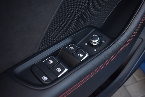 Audi RS3 Sportback 2.5 TFSI 400pk Quattro | Pano | Leer | B&O Audi RS3 Sportback 2.5 TFSI 400pk Quattro | Pano | Leer | B&O