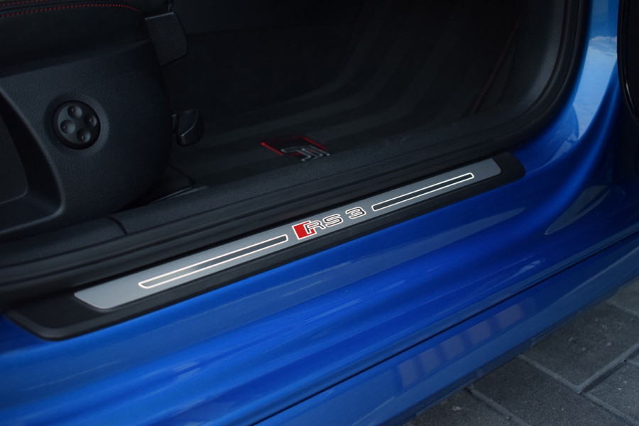 Audi RS3 Sportback 2.5 TFSI 400pk Quattro | Pano | Leer | B&O Audi RS3 Sportback 2.5 TFSI 400pk Quattro | Pano | Leer | B&O