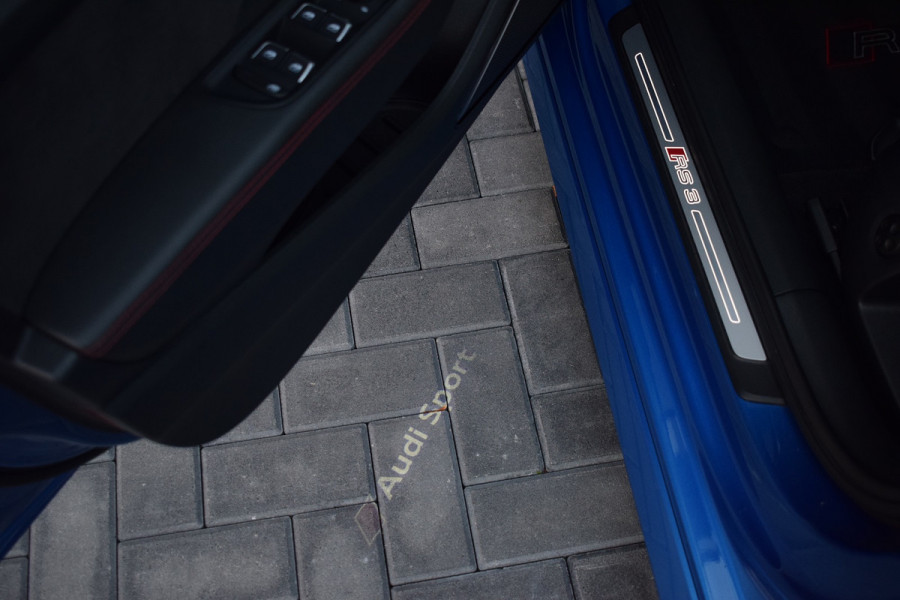 Audi RS3 Sportback 2.5 TFSI 400pk Quattro | Pano | Leer | B&O Audi RS3 Sportback 2.5 TFSI 400pk Quattro | Pano | Leer | B&O