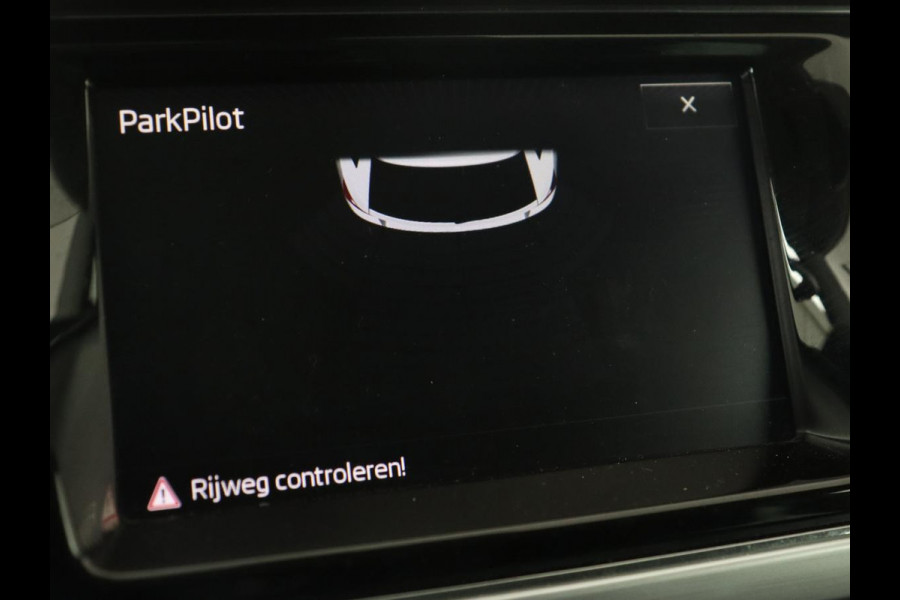 Škoda Fabia 1.2 TSI Drive | Climate control | DAB | Cruise control | Navigatie | Bluetooth | Parkeerhulp | Getint glas | LED