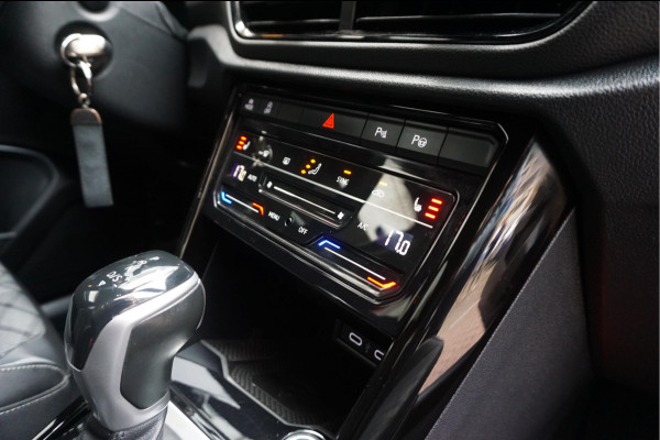 Volkswagen T-Roc 1.5 TSI R-Line Black Style | Facelift | Panoramadak | IQ light | Virtual cockpit | Adaptive + Lane departure | Apple Carplay | Sfeerverlichting | Dealer onderhouden Business+