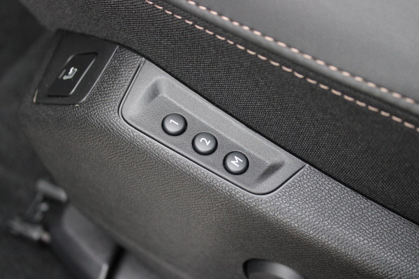 Peugeot 3008 1.6 HYbrid 225PK GT PACK BUSINESS | AFNEEMBARE TREKHAAK | COMFORT STOELEN MET MASSAGE FUNCTIE | PANORAMISCH SCHUIF/KANTEL DAK | ELEKTRISCH BEDIENBARE BESTUURDERSTOEL MET GEHEUGEN | MASSAGE FUNCTIE | STOEL VERWARMING | FOCAL AUDIO SYSTEM | AFNEEMBARE TREKHAAK | ALL SEASON BANDEN | 360° CAMERA | DRAADLOZE TELEFOONLADER | ELETRISCH BEDIENBARE ACHTERKLEP | ADAPTIVE CRUISE CONTROL | KEYLESS ENTRY/START | FULL LED KOPLAMPEN | DODEHOEK DETECTIE | APPLE CARPLAY/ANDROID AUTO |