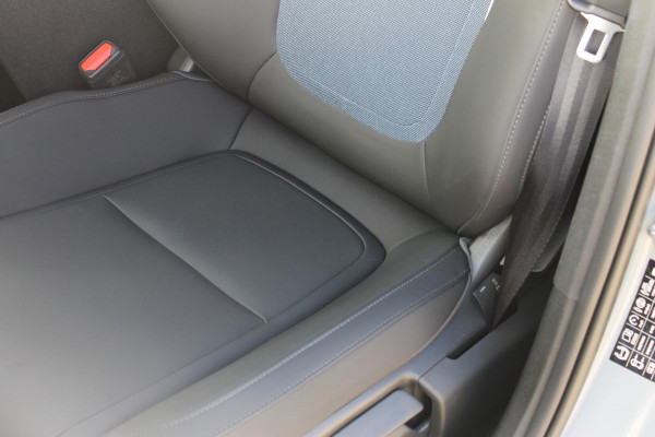 Volvo EX30 Single Motor Extended Range Plus 69 kWh Adaptieve cruise control / Semi elektrisch wegklapbare trekhaak / Extra getinte ramen vanaf de B-stijl / Verwarmbare voorstoelen / Verwarmbaar stuurwiel