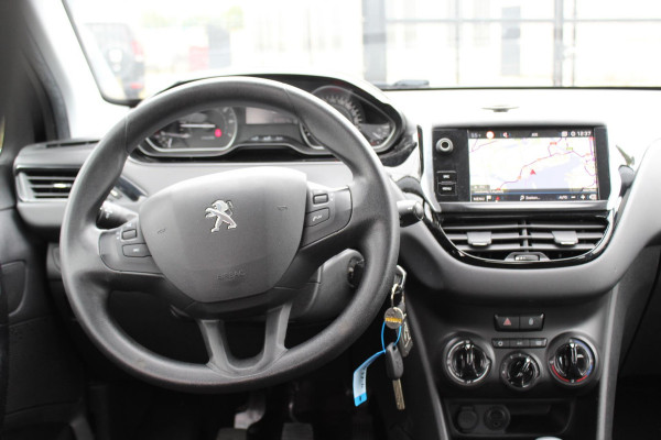 Peugeot 208 1.2 PureTech Blue Lion NAP,, AIRCO ,,MULTIMEDIA ,,NAVI,, LED ,,PARKEERSENSOREN TREKHAAK