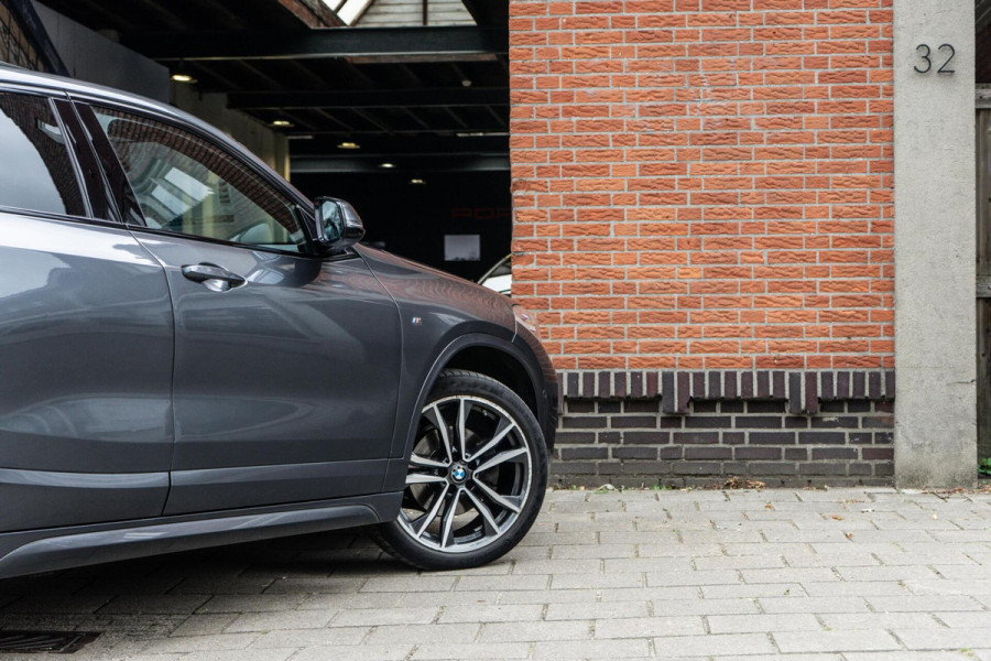 BMW X2 sDrive18i High Executive M-Sport Pano / Leer / Sfeer