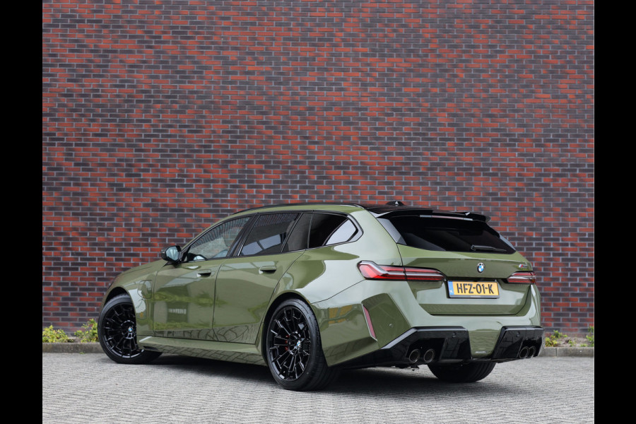 BMW M5 Touring | Direct leverbaar - Urban Green - Drivers Pack