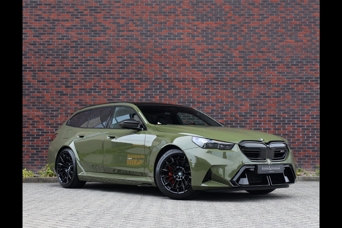 BMW M5 Touring | Direct leverbaar - Urban Green - Drivers Pack BMW M5 Touring | Direct leverbaar - Urban Green - Drivers Pack