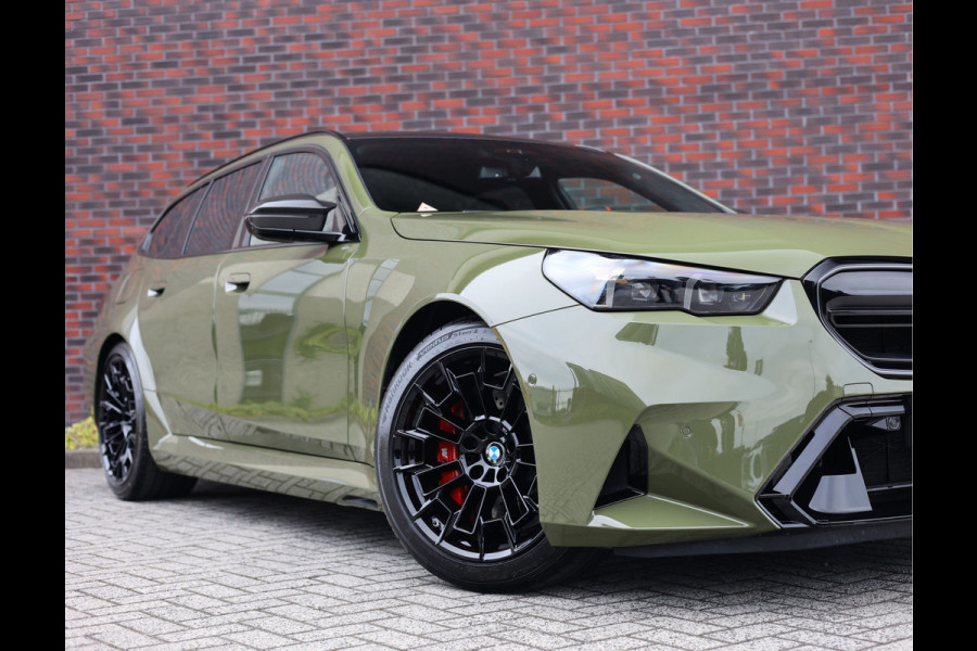 BMW M5 Touring | Direct leverbaar - Urban Green - Drivers Pack
