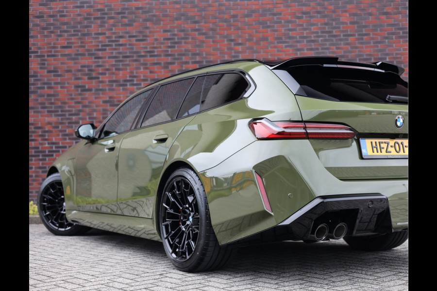 BMW M5 Touring | Direct leverbaar - Urban Green - Drivers Pack