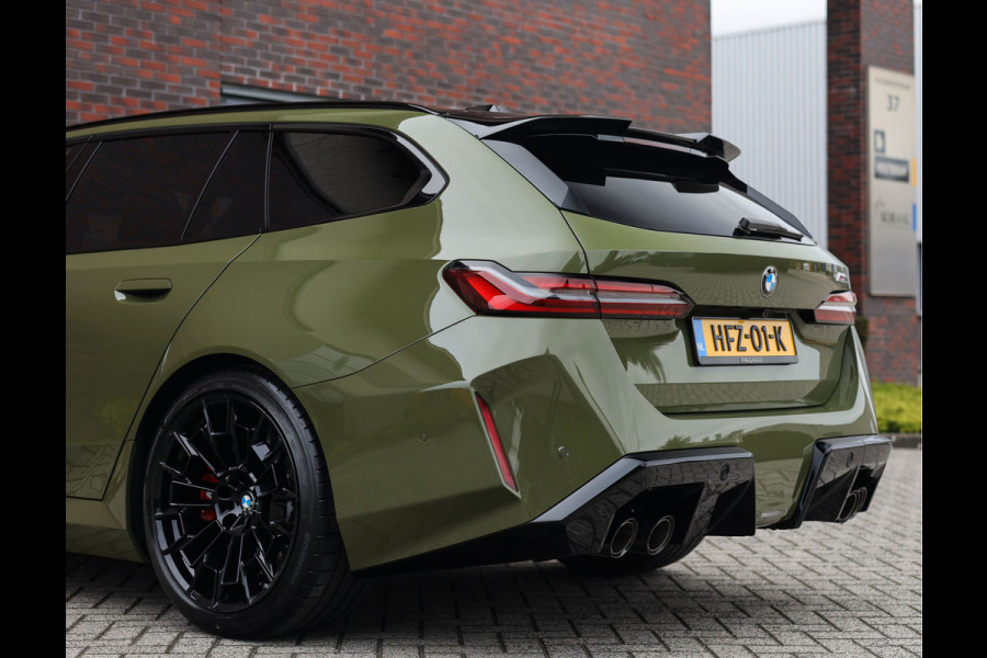BMW M5 Touring | Direct leverbaar - Urban Green - Drivers Pack
