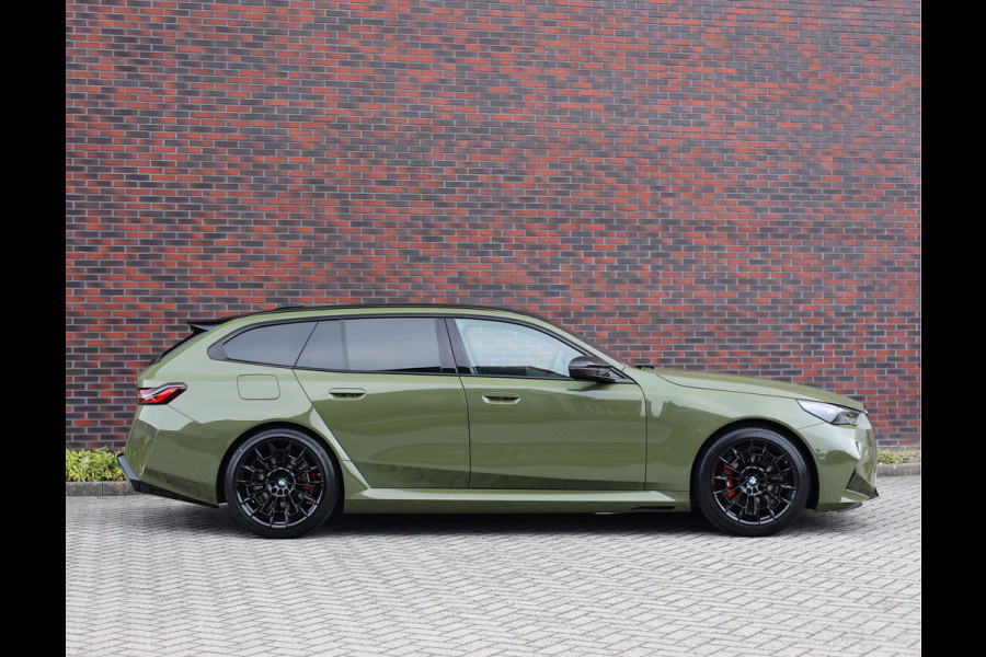 BMW M5 Touring | Direct leverbaar - Urban Green - Drivers Pack
