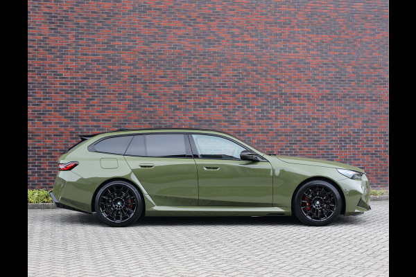 BMW M5 Touring | Direct leverbaar - Urban Green - Drivers Pack