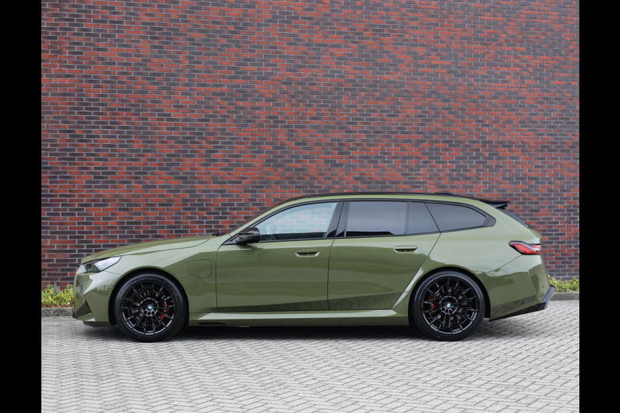 BMW M5 Touring | Direct leverbaar - Urban Green - Drivers Pack