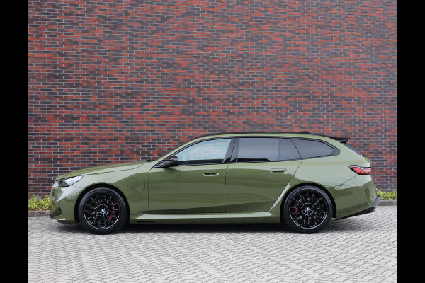 BMW M5 Touring | Direct leverbaar - Urban Green - Drivers Pack