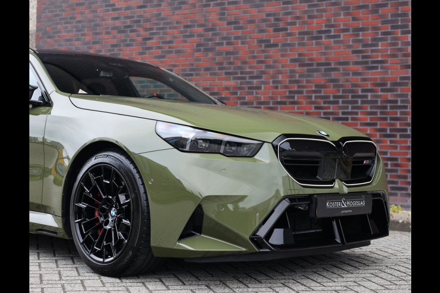 BMW M5 Touring | Direct leverbaar - Urban Green - Drivers Pack