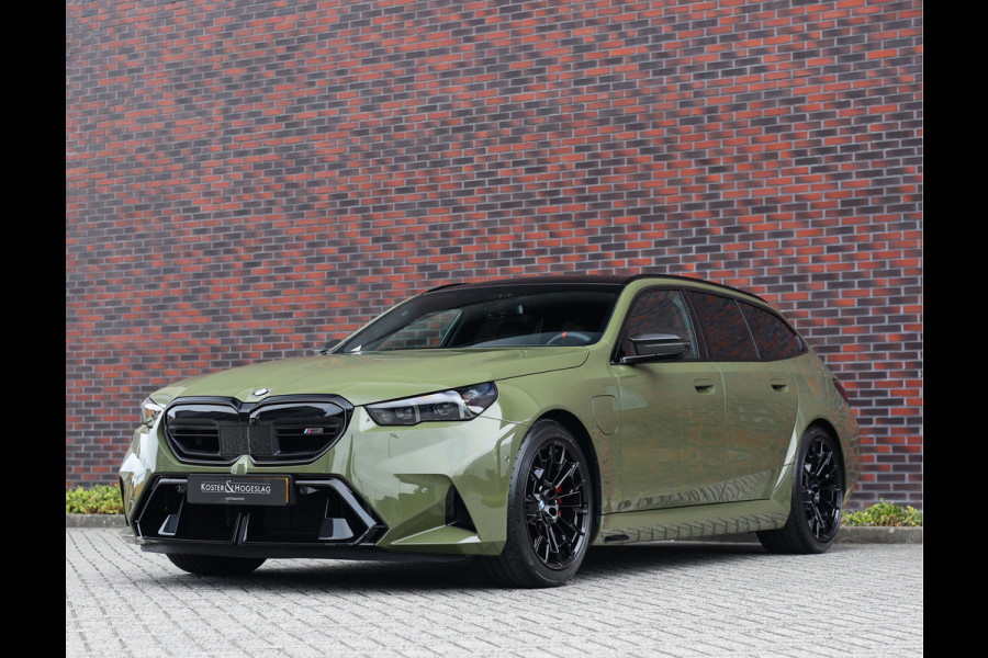 BMW M5 Touring | Direct leverbaar - Urban Green - Drivers Pack