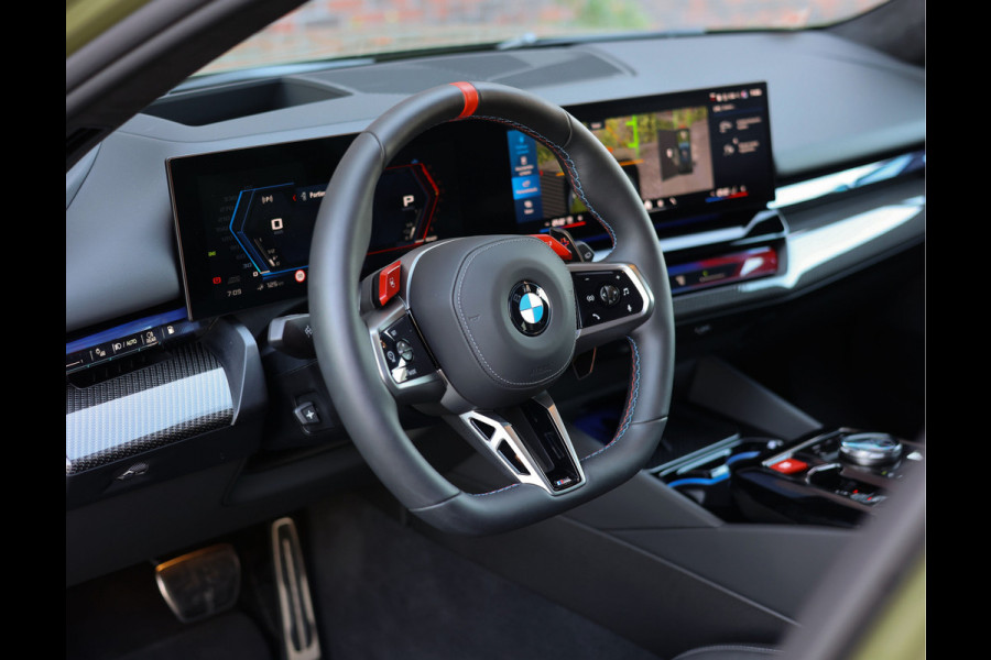 BMW M5 Touring | Direct leverbaar - Urban Green - Drivers Pack