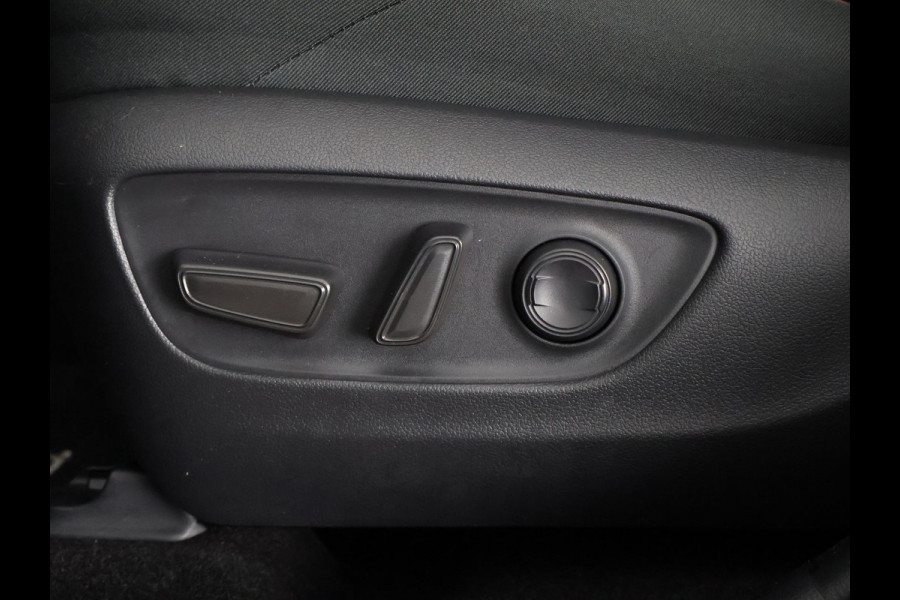 Toyota RAV4 2.5 Plug-in Hybrid AWD Dynamic | 1500KG trekgewicht | Afneembare Trekhaak| Stuur- & Stoelverwarming | Apple Carplay & AndroidAUTO | Toyota RAV4 2.5 Plug-in Hybrid AWD Dynamic | 1500KG trekgewicht | Afneembare Trekhaak| Stuur- & Stoelverwarming | Apple Carplay & AndroidAUTO |