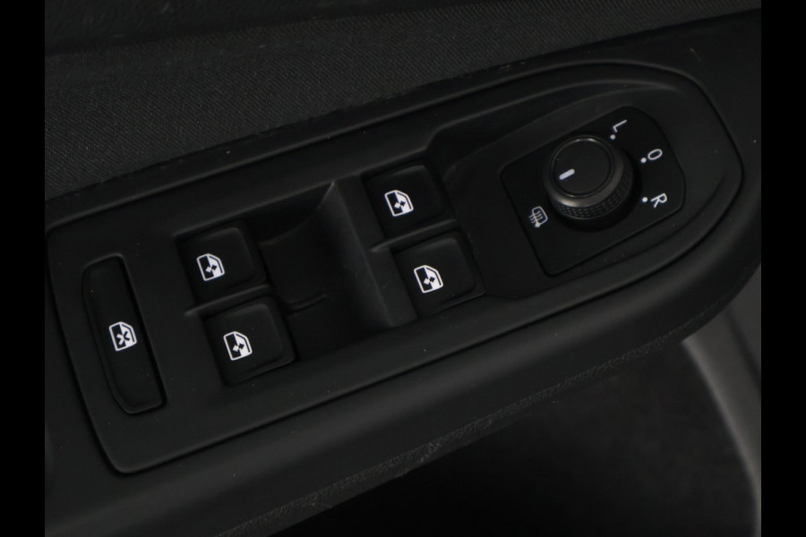 Volkswagen Golf 1.0 TSI Golf | Apple Carplay/Android Auto | Parkeersensoren Voor & Achter | Volkswagen Golf 1.0 TSI Golf | Apple Carplay/Android Auto | Parkeersensoren Voor & Achter |