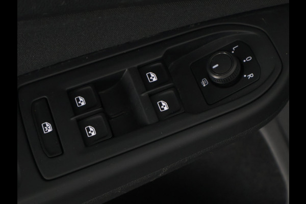 Volkswagen Golf 1.0 TSI Golf | Apple Carplay/Android Auto | Parkeersensoren Voor & Achter | Volkswagen Golf 1.0 TSI Golf | Apple Carplay/Android Auto | Parkeersensoren Voor & Achter |