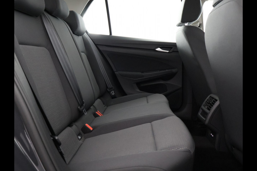 Volkswagen Golf 1.0 TSI Golf | Apple Carplay/Android Auto | Parkeersensoren Voor & Achter | Volkswagen Golf 1.0 TSI Golf | Apple Carplay/Android Auto | Parkeersensoren Voor & Achter |