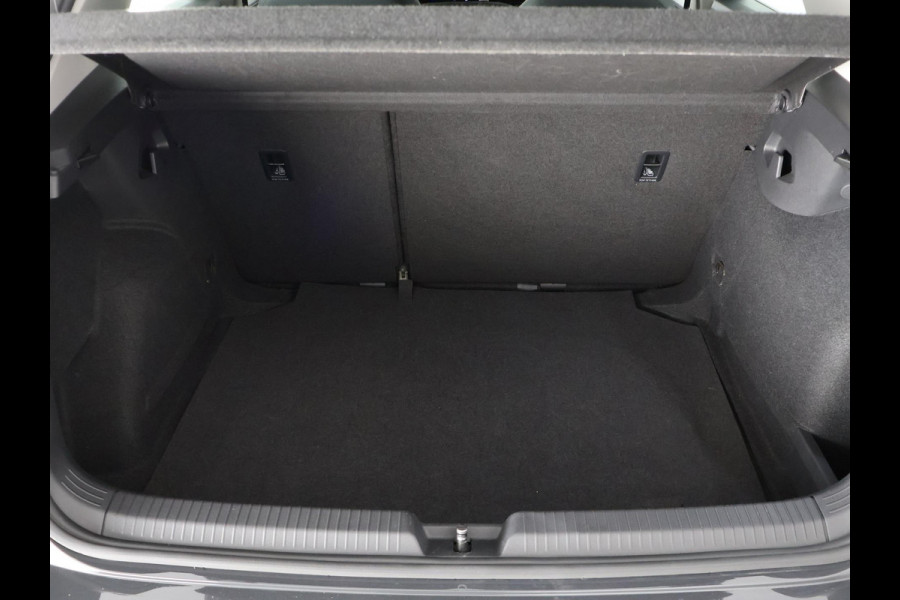 Volkswagen Golf 1.0 TSI Golf | Apple Carplay/Android Auto | Parkeersensoren Voor & Achter | Volkswagen Golf 1.0 TSI Golf | Apple Carplay/Android Auto | Parkeersensoren Voor & Achter |