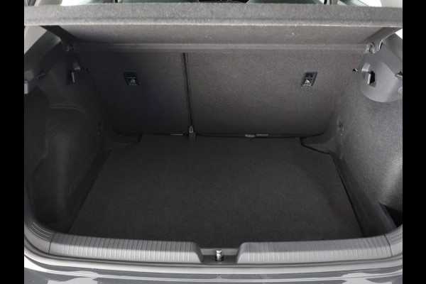 Volkswagen Golf 1.0 TSI Golf | Apple Carplay/Android Auto | Parkeersensoren Voor & Achter | Volkswagen Golf 1.0 TSI Golf | Apple Carplay/Android Auto | Parkeersensoren Voor & Achter |