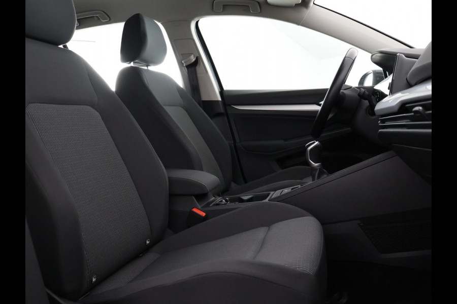 Volkswagen Golf 1.0 TSI Golf | Apple Carplay/Android Auto | Parkeersensoren Voor & Achter | Volkswagen Golf 1.0 TSI Golf | Apple Carplay/Android Auto | Parkeersensoren Voor & Achter |