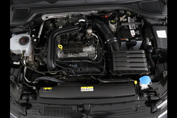 Volkswagen Golf 1.0 TSI Golf | Apple Carplay/Android Auto | Parkeersensoren Voor & Achter | Volkswagen Golf 1.0 TSI Golf | Apple Carplay/Android Auto | Parkeersensoren Voor & Achter |