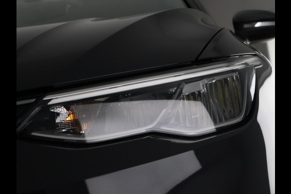 Volkswagen Golf 1.0 TSI Golf | Apple Carplay/Android Auto | Parkeersensoren Voor & Achter | Volkswagen Golf 1.0 TSI Golf | Apple Carplay/Android Auto | Parkeersensoren Voor & Achter |