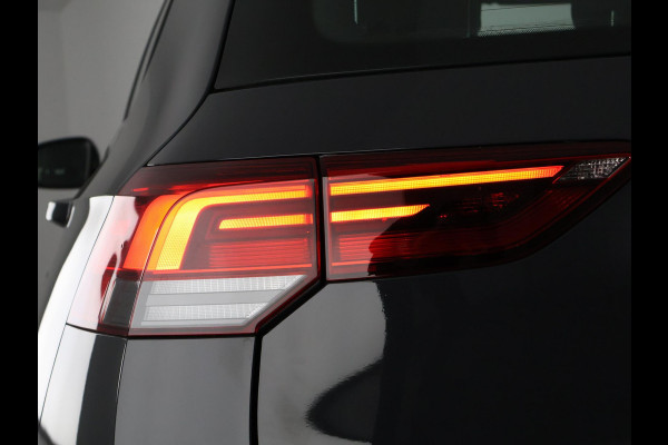 Volkswagen Golf 1.0 TSI Golf | Apple Carplay/Android Auto | Parkeersensoren Voor & Achter | Volkswagen Golf 1.0 TSI Golf | Apple Carplay/Android Auto | Parkeersensoren Voor & Achter |