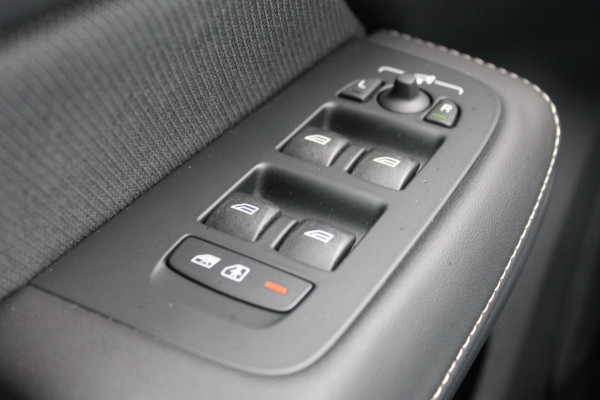 Volvo V60 T6 350PK Autm. Plug-in hybrid AWD Plus Dark Long Range / Google infotainment / Semi elekrisch wegklapbare trekhaak / Verwarmbare voorruit / Elektrisch bedienbare voorstoelen met geheugen / Verwarmbare voorstoelen