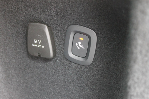 Volvo V60 T6 350PK Autm. Plug-in hybrid AWD Plus Dark Long Range / Google infotainment / Semi elekrisch wegklapbare trekhaak / Verwarmbare voorruit / Elektrisch bedienbare voorstoelen met geheugen / Verwarmbare voorstoelen