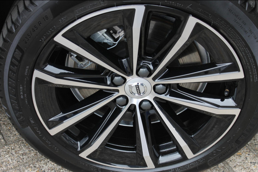 Volvo V60 T6 350PK Autm. Plug-in hybrid AWD Plus Dark Long Range / Google infotainment / Semi elekrisch wegklapbare trekhaak / Verwarmbare voorruit / Elektrisch bedienbare voorstoelen met geheugen / Verwarmbare voorstoelen