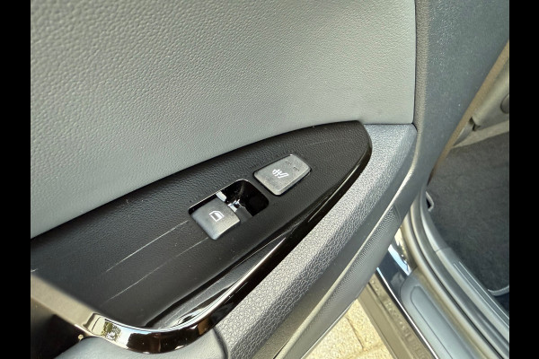 Kia Sportage 1.6 T-GDi Plug-in Hybrid AWD DynamicLine - Automaat - Navi - Camera