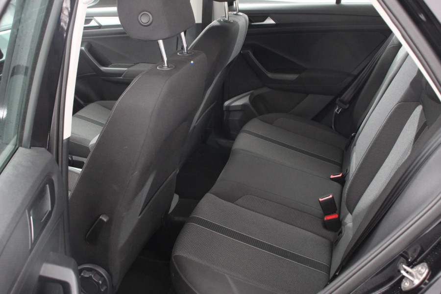 Volkswagen T-Roc 1.5 TSI 150pk DSG Life | Navigatie | Apple Carplay/Android Auto | Parkeersensoren | Camera | Adaptive Cruise Control | Park Assist | Stoelverwarming | Ledverlichting voor | Virtual Cockpit | Climate Control