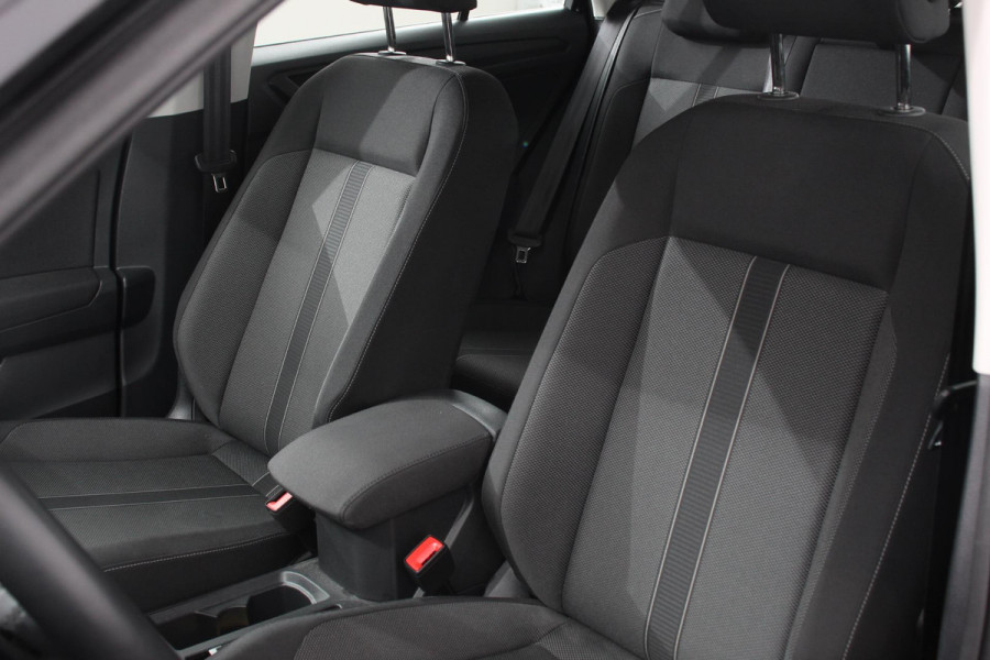 Volkswagen T-Roc 1.5 TSI 150pk DSG Life | Navigatie | Apple Carplay/Android Auto | Parkeersensoren | Camera | Adaptive Cruise Control | Park Assist | Stoelverwarming | Ledverlichting voor | Virtual Cockpit | Climate Control
