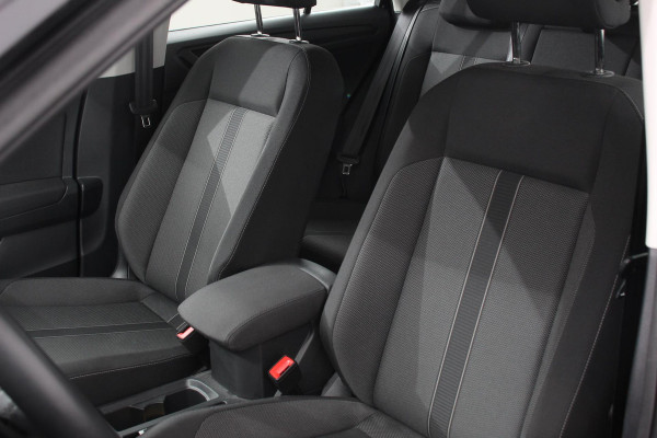 Volkswagen T-Roc 1.5 TSI 150pk DSG Life | Navigatie | Apple Carplay/Android Auto | Parkeersensoren | Camera | Adaptive Cruise Control | Park Assist | Stoelverwarming | Ledverlichting voor | Virtual Cockpit | Climate Control