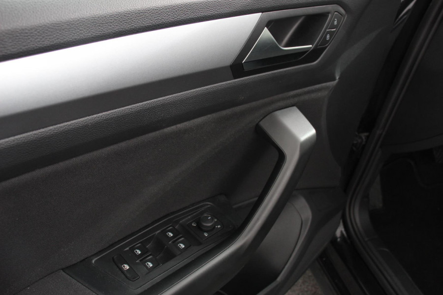 Volkswagen T-Roc 1.5 TSI 150pk DSG Life | Navigatie | Apple Carplay/Android Auto | Parkeersensoren | Camera | Adaptive Cruise Control | Park Assist | Stoelverwarming | Ledverlichting voor | Virtual Cockpit | Climate Control